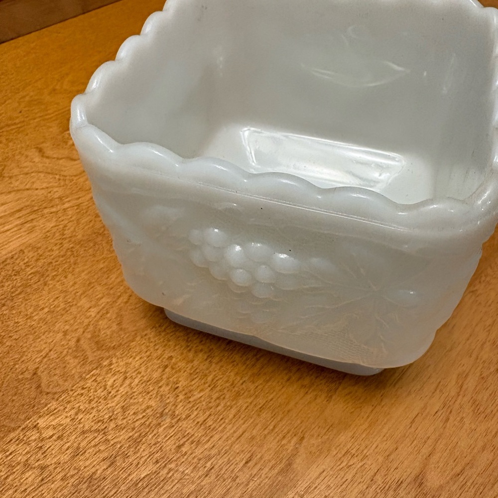 vintage Anchor Hocking milk glass Dish - Picture 4 of 7